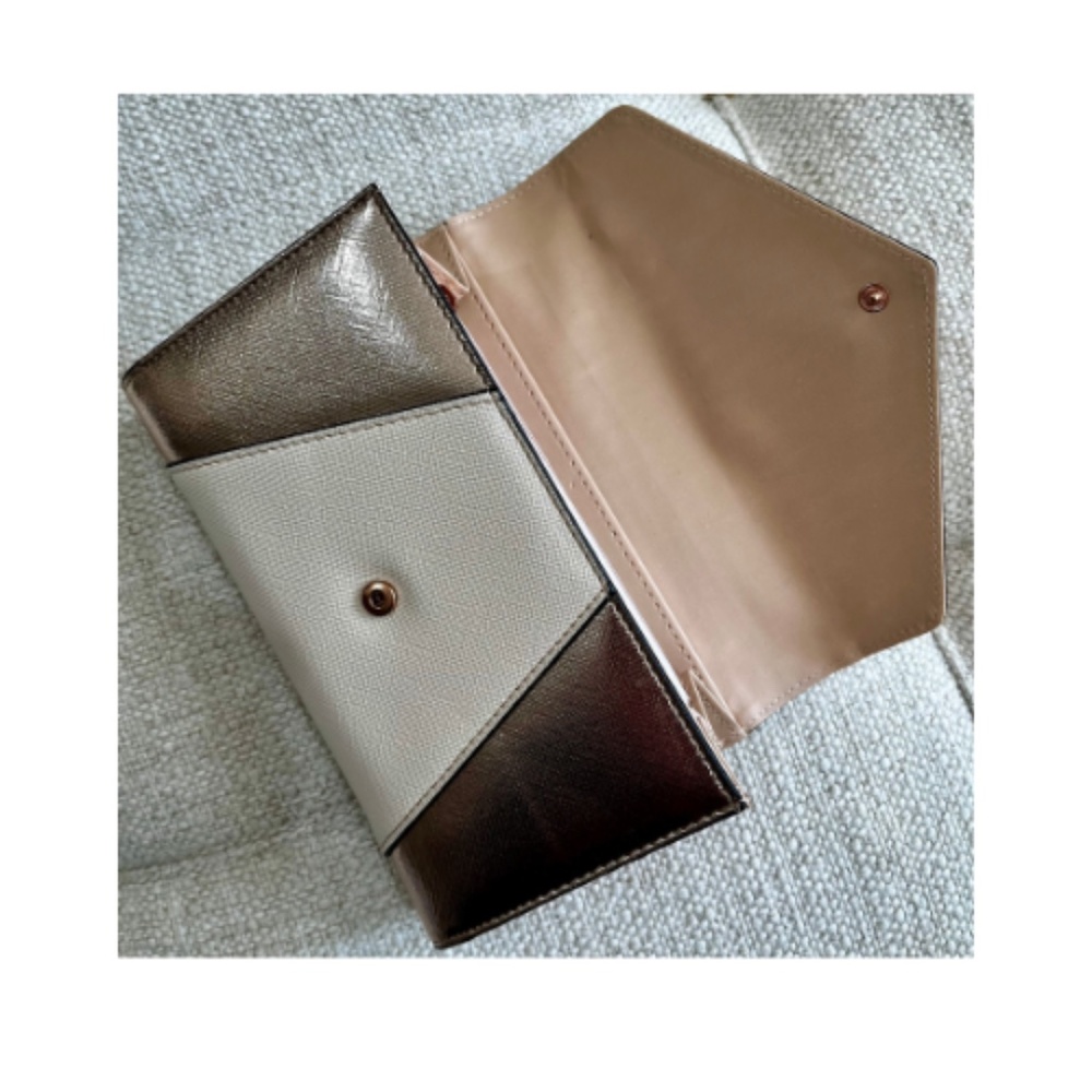 doTerra Wallet and Oil Holder. Cream and Rose Gold Colors. New! - Picture 7 of 7